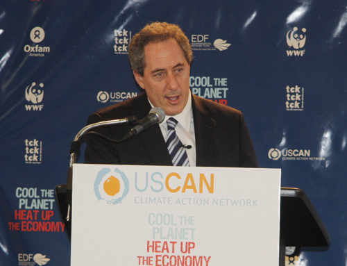fromanpresser Michael Froman, Deputy Assistant to the President and Deputy National Security Advisor, answers G20 Voice bloggers’ questions. (Photo by Julie C. Roth)