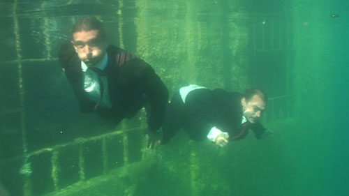 24_underwater_swim1 Can the \