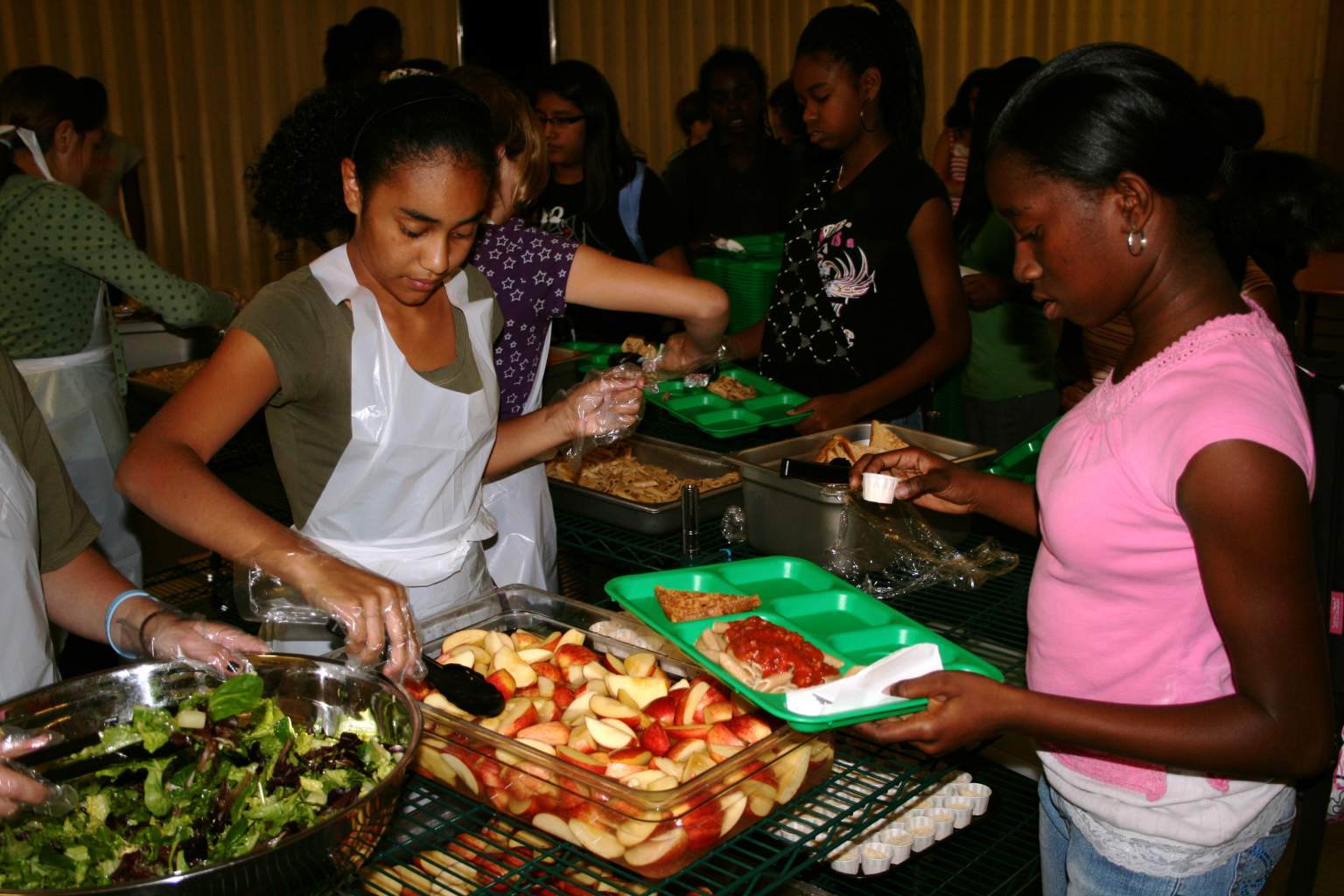 school-lunch-at-aveson Lunchtime at Aveson Global Leadership Academy.