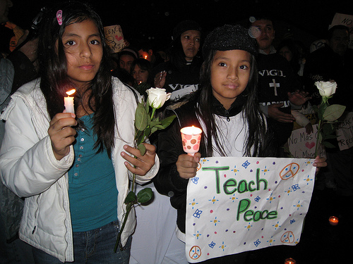 lucero_girls_with_candles