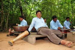 landmines-cambodia-emilio-labrador